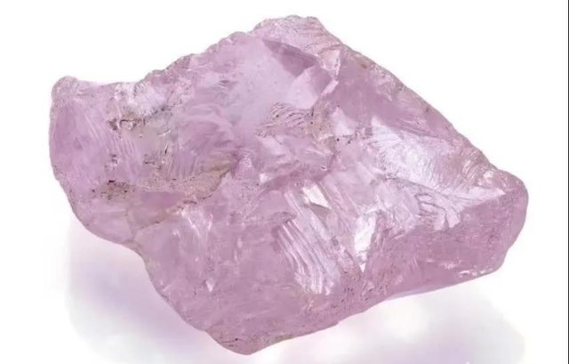 钻石|史上最大的艳彩紫粉红钻石以1.95亿港币落槌