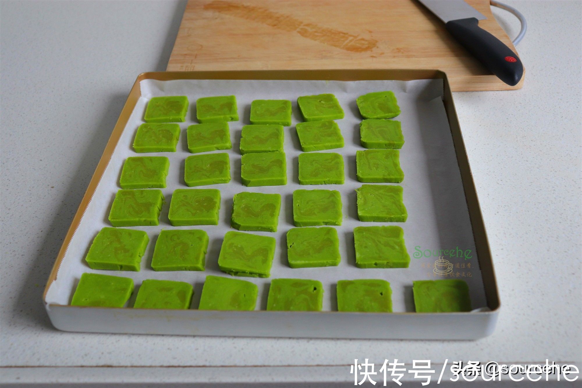 这款抹茶曲奇方子，只有5种配料，不含鸡蛋也不含牛奶，酥香可口