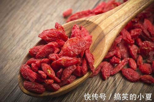 肝脏|枸杞与它是“铁哥们”，护肝排毒，给肝脏来个“大扫除”