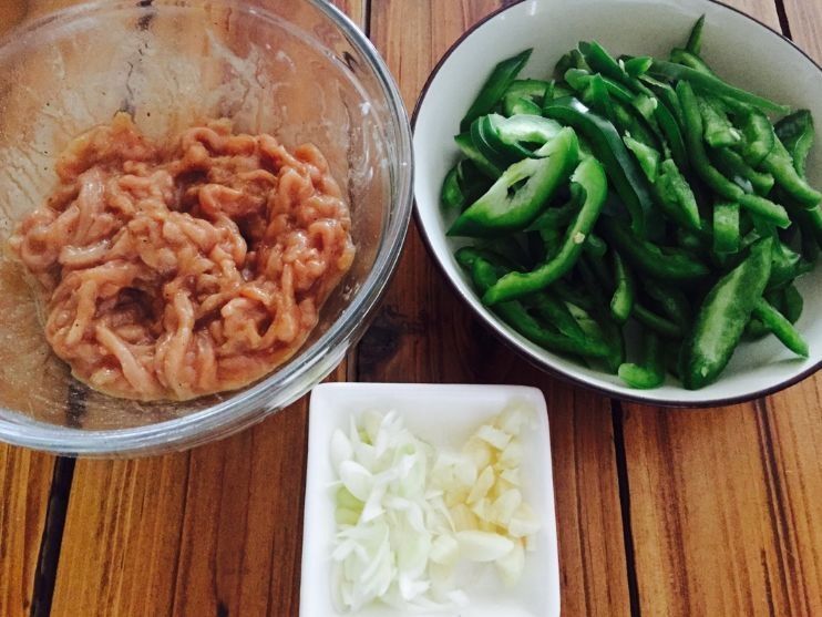 炒肉丝,直接下锅炒是大错!教你1招,嫩滑多汁又入味,还不粘锅