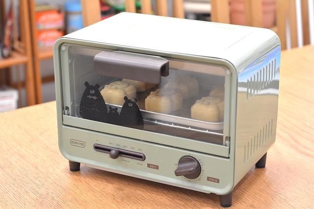 美味|黑芝麻酱绿豆沙月饼还真好吃，说啥也得试一试，歪打正着的美味