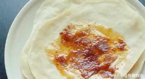 夏天|夏天饺子皮在我家这样吃 上锅一蒸就能吃 鲜香解嫩比凉皮香