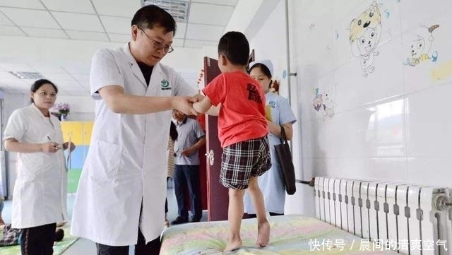 缺陷|女子天生“鸟脸”,却非要生二胎,网友:躲得过初一,躲不了十五