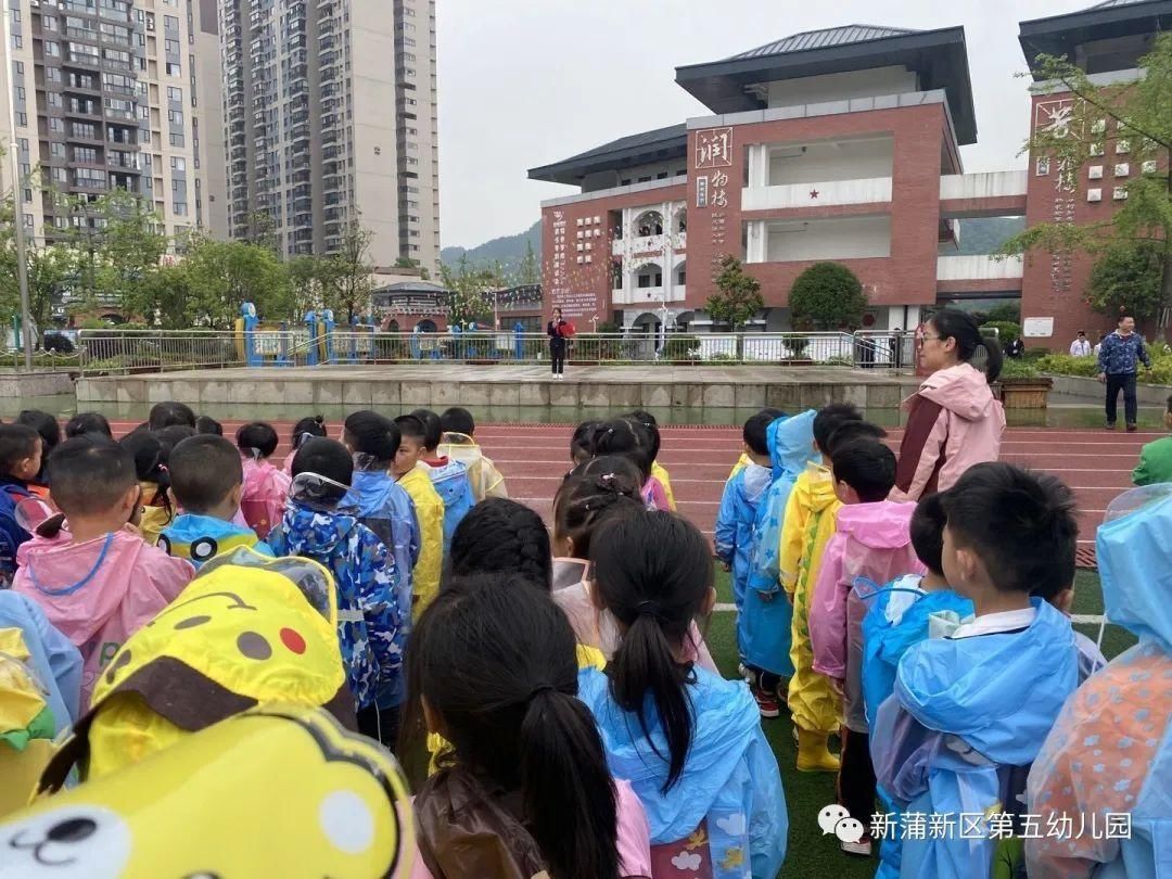 大班|新蒲新区第五幼儿园大班年级参观小学活动