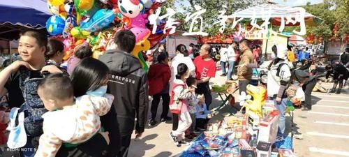 中年|年初一,信宜城区街道宁静,玉都公园人头涌涌