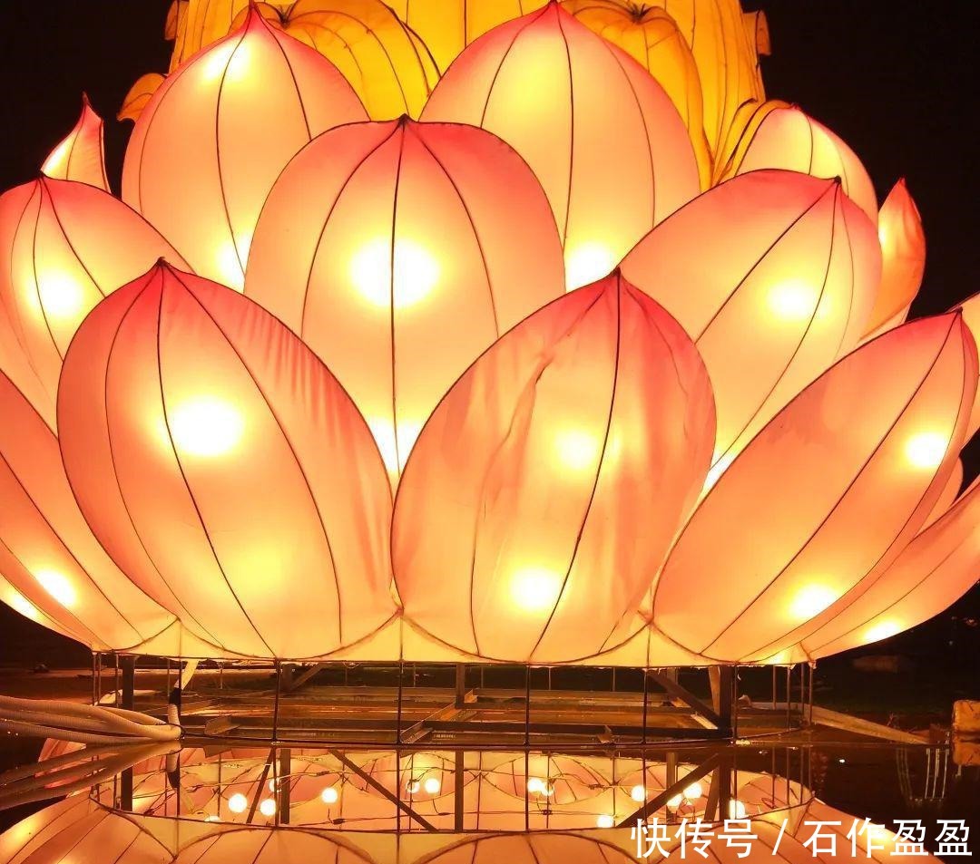 灯展|有什么期望就在这里许下来吧——告庄西双景“傣文化主题水灯展”