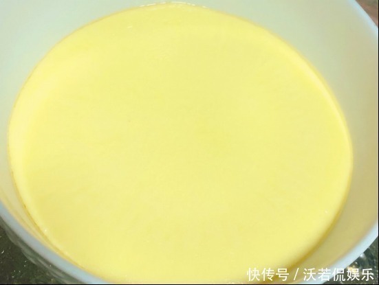蒸鸡蛋羹，用冷水和热水都错了，这才是正确做法，鸡蛋滑嫩似果冻