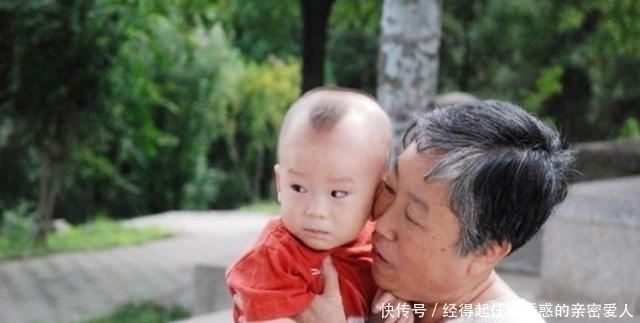 10月龄|一岁内宝宝智力发育表有以下表现,往往暗示你家娃多半是小学霸