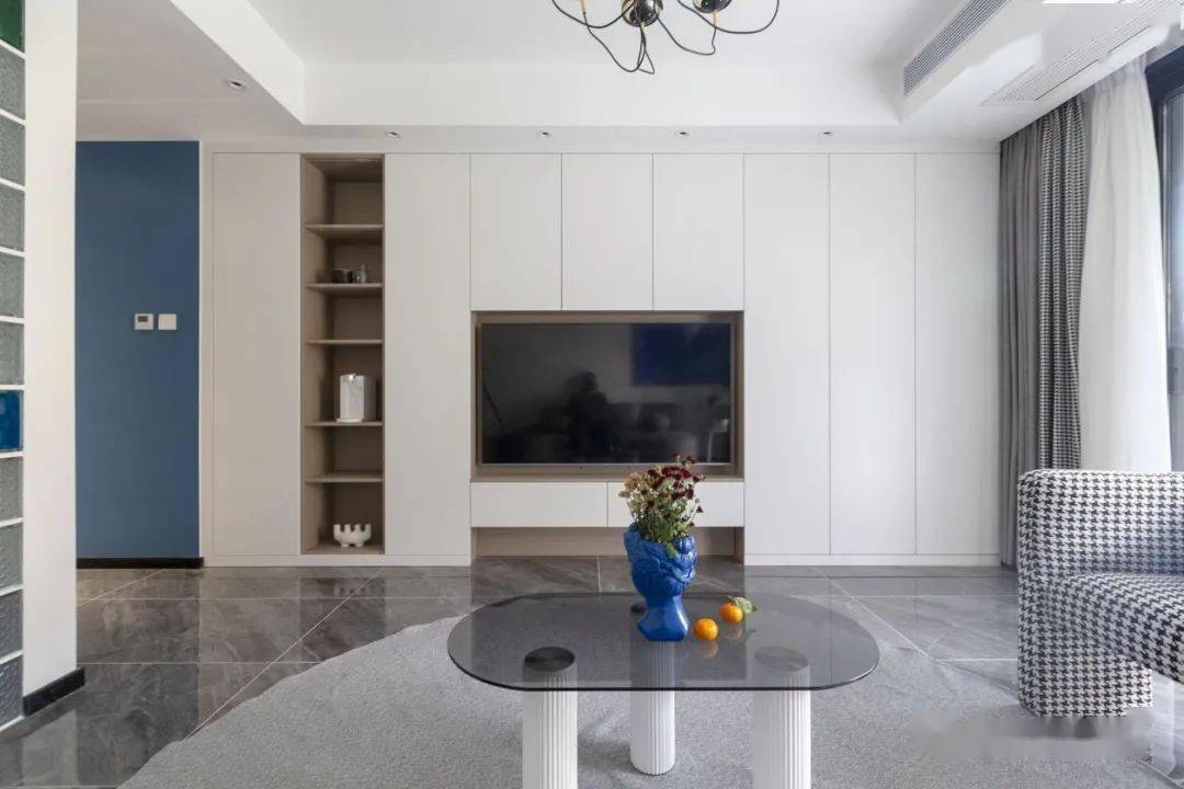 玄关|小夫妻的优雅两居,U型衣帽间真大气,圆形家居内敛又舒适,超美