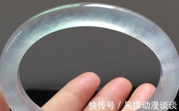 绿色|这种翡翠算什么样的档次？难道不是以绿色为尊吗？周韵带无色翡翠