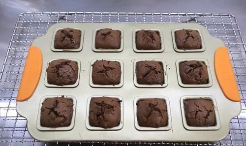 橙皮|夏天想吃蛋糕别愁,2个鸡蛋做12个小蛋糕,15分钟出炉,省心快手