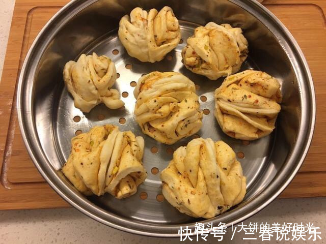 早饭别吃馒头了,花卷加入此物,早餐店也买不到,吃一个回味无穷
