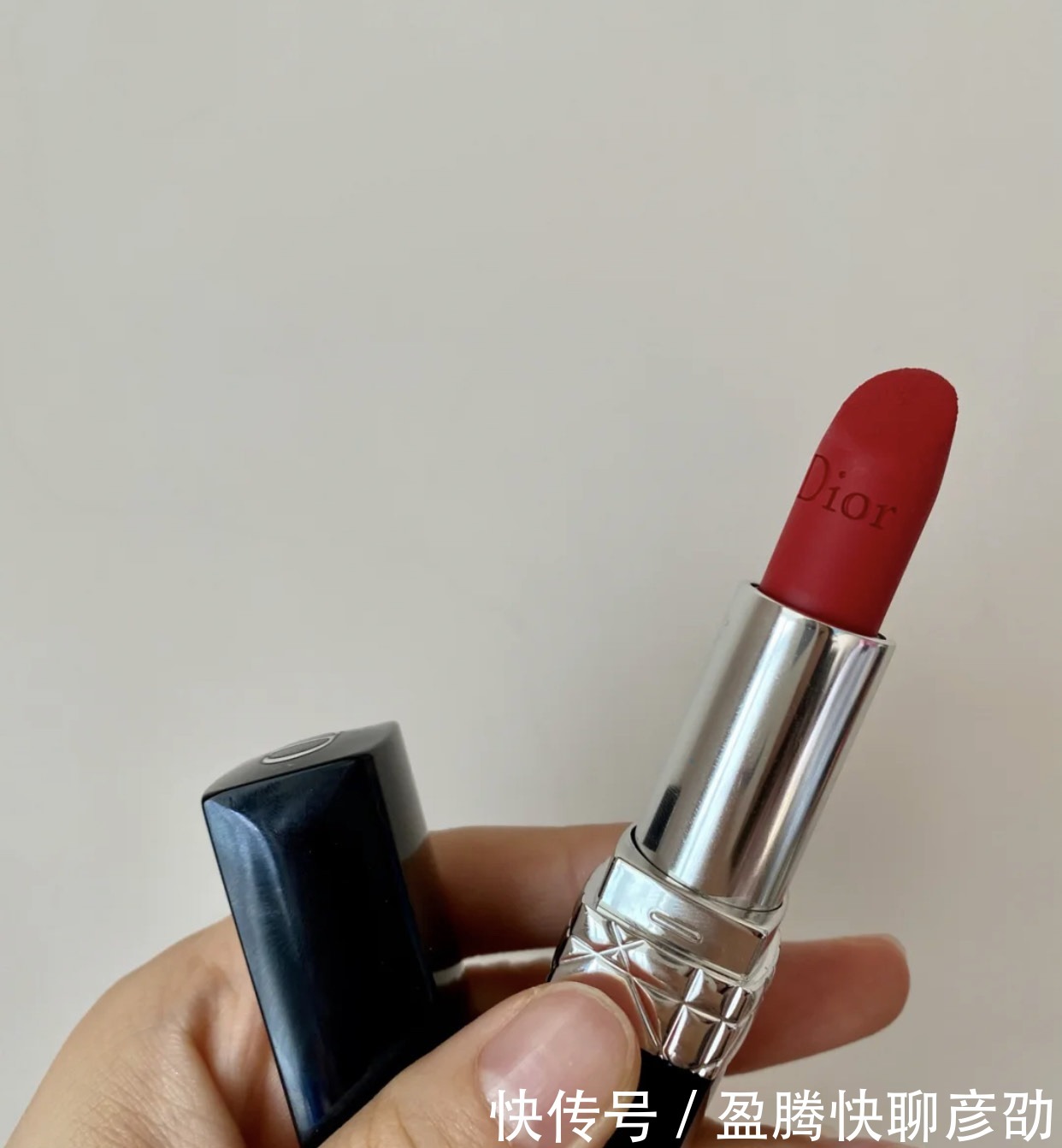 “上班族”涂什么颜色的口红?迪奥740沉稳,999霸气御姐