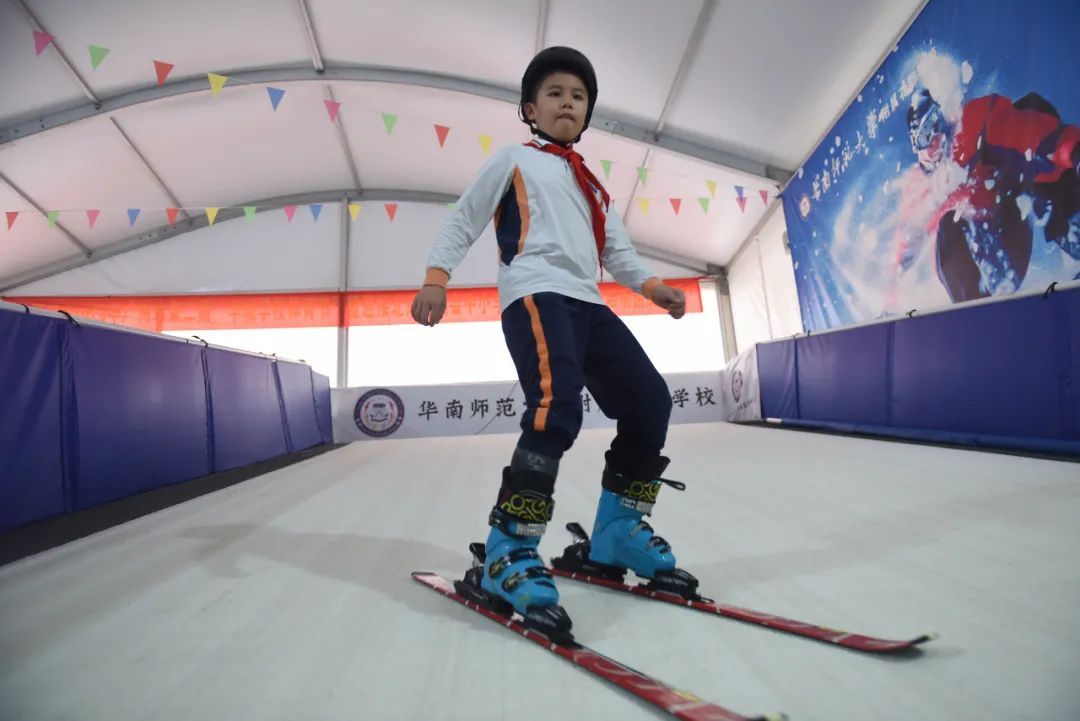 学生|酸了！在广州这所学校，全校学生都能学滑雪！