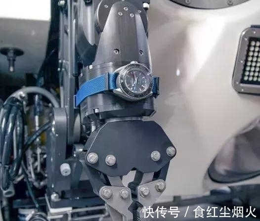 欧米茄 当三枚欧米茄手表潜到1万米的海洋中,会怎么样?