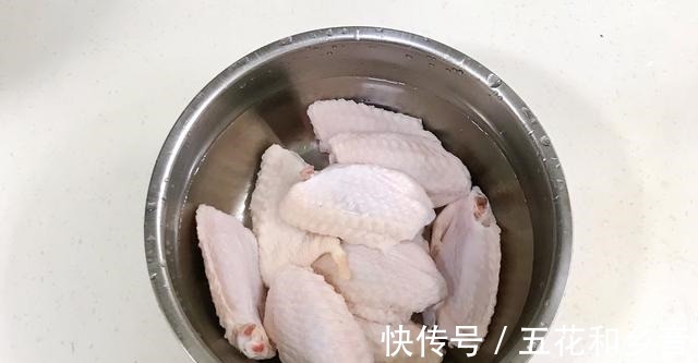 炸鸡|香到舔手指的蒜香炸鸡翅,制作简单,口感丰富!