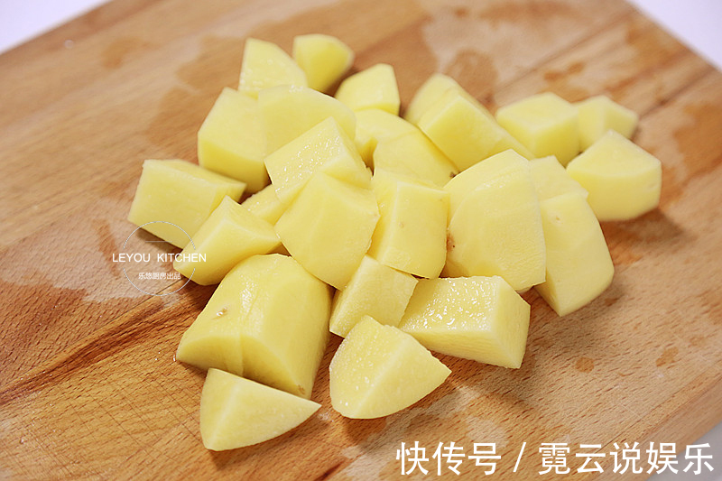 夏天的懒人焖饭，不用炒，所有料直接下锅，鸡翅嫩滑，米饭入味