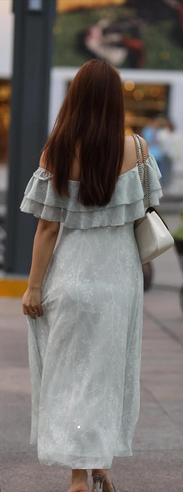 裙子 洋气精致的连衣裙穿搭十分衬气质,展示美好身材,时尚多姿