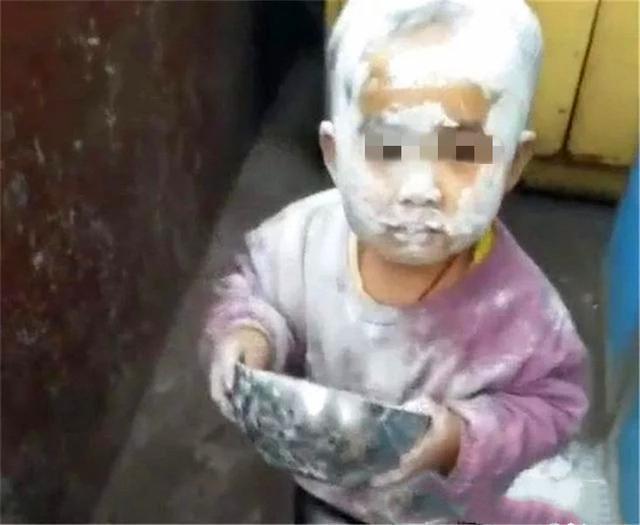 老人家|“最勤快宝宝”走红,趁奶奶睡觉帮忙蒸馒头,网友画面“太美”