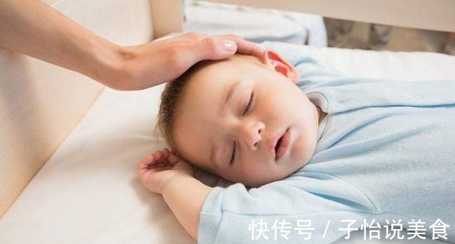 孩子|孩子睡觉习惯,容易拉低颜值,长期不纠正,还可能影响颜值