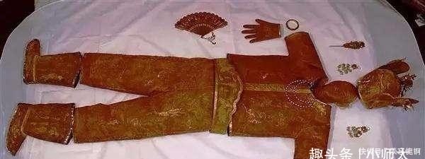 劫掠|萧太后在东北陵墓，被盗墓者洗劫，值34亿寿衣为何无人碰？