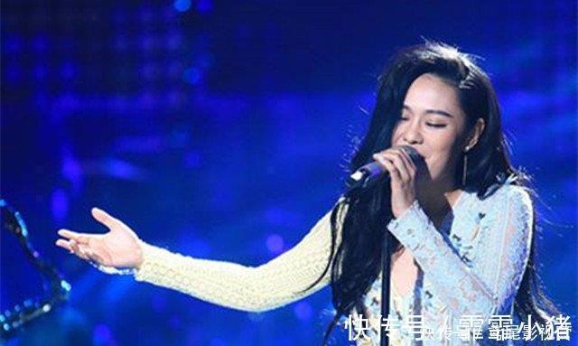 她当年参加中国好声音惨被淘汰,最后却成了比冠军还红的歌手