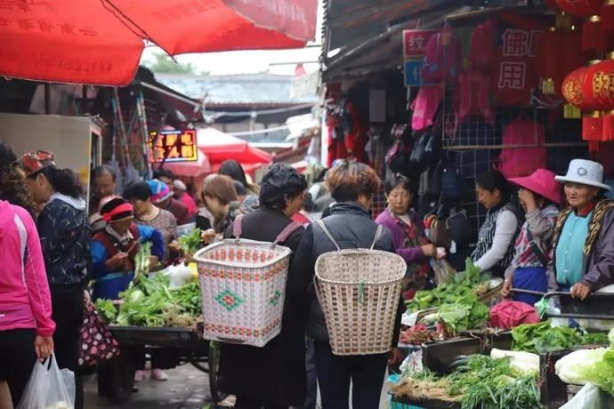  丽江人|巧手！丽江手艺人忠义市场卖手工蓝子22年……