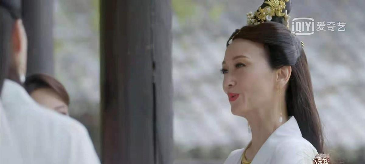 巨星|67岁赵雅芝诠释何为巨星！她一出场所有人都黯淡，黄子韬也变乖巧