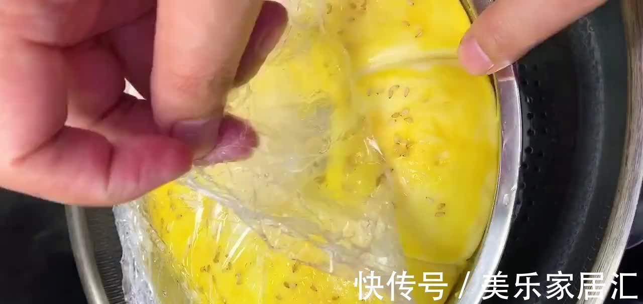 蜂蜜面包不用烤箱也能做，全程不加一滴水，暄软蓬松香甜可口
