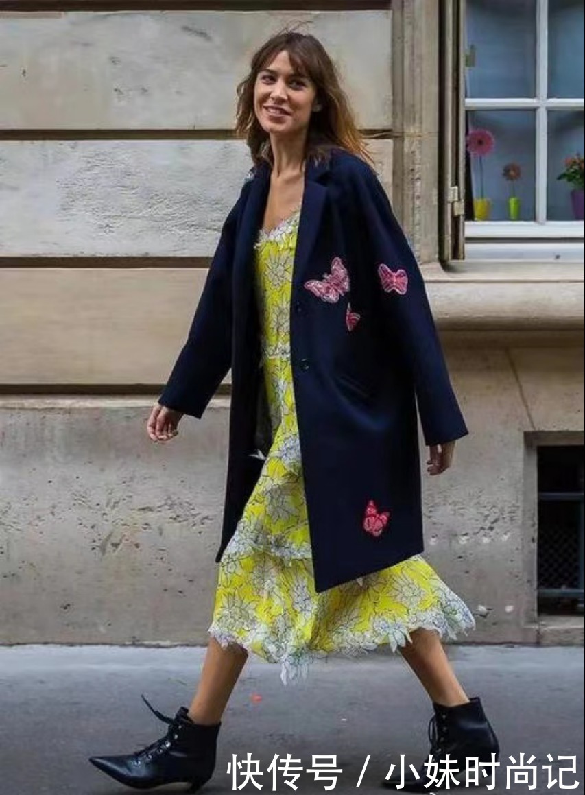 会穿裙子的女人精致又时髦,早春用这三款外套来搭配,温柔有气质