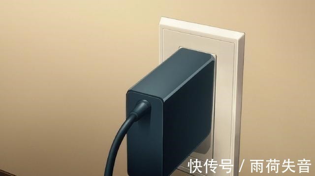 网友吐槽|刀剑神域出现爱丽丝充电一幕,网友吐槽充电孔在哪
