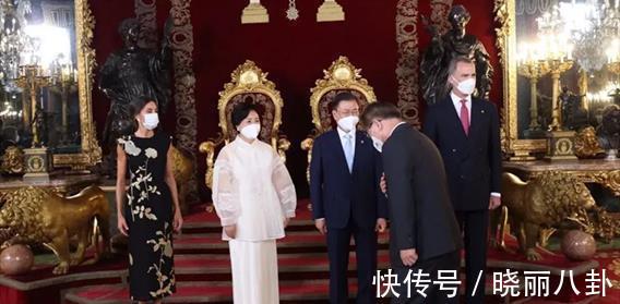 穿搭|49岁莱蒂齐亚真老了,罕见穿缎面裙肌肉松散,头发花白凌乱老太快