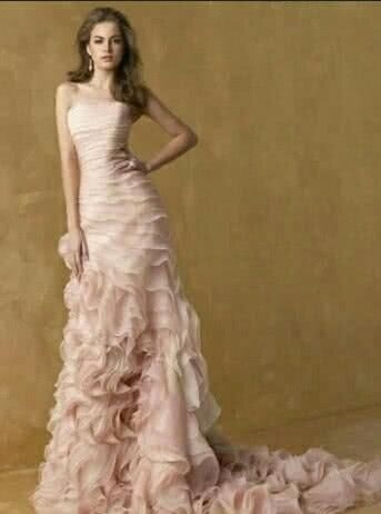 测试@运气测试:四款婚纱,你第一眼看上哪款?测你最终会和谁走到最后?