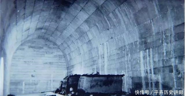 万历|老照片再现定陵发掘:图6提取皇冠,图9万历皇帝的遗骸姿势很怪异