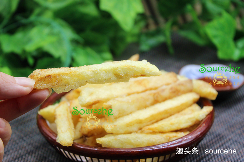 教你做椒盐土豆条,色泽金黄,咸香酥脆,咔嚓作响,好吃到舔手指