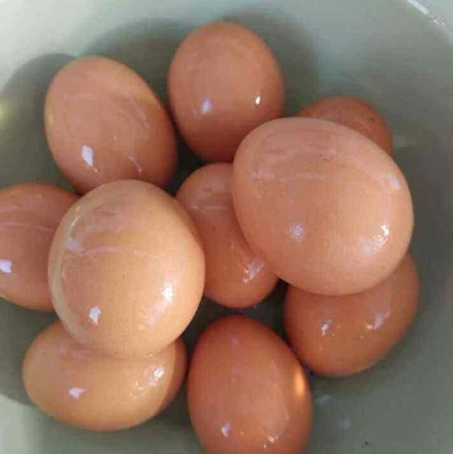 美味|煮鸡蛋时，别只傻傻的加盐，多加2勺“它”，美味提升10倍