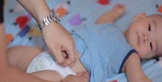 为什么姥姥成了带娃主力军,并非奶奶不管不顾,而是压根没选择权