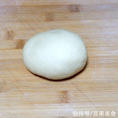 披萨饼|#安佳马苏里拉芝士挑战赛#好吃的火腿毛豆披萨