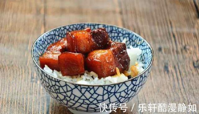 肉块|做红烧肉,不能焯水后直接炖,“2个窍门”要牢记,软糯不油腻
