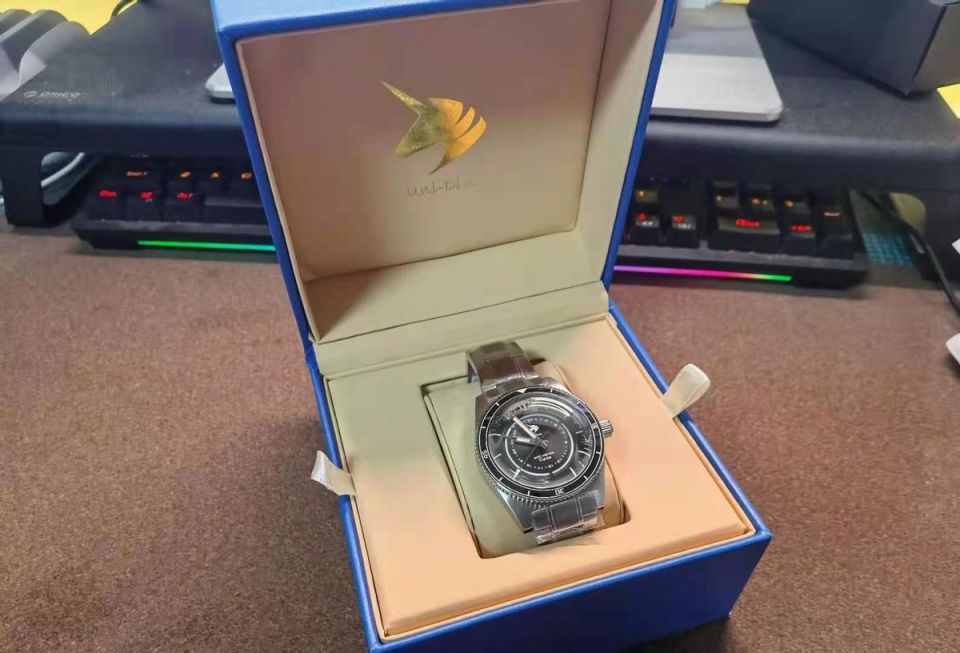 腕间的独角兽把玩那属于时光和你我的记忆PROXIMA