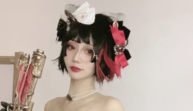 LSP|眼镜娘手持大炮扫射?95后妹子的COS太刺激,LSP鼻血不止