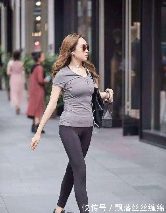 时尚感 明亮耀眼的打底裤蕴含着浓浓的时尚感,气质女生都喜欢,优雅美丽!