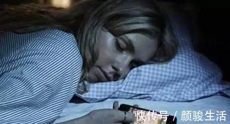 习惯|睡前有3个习惯，或导致“发胖”，尤其是最后一个，很多人戒不掉