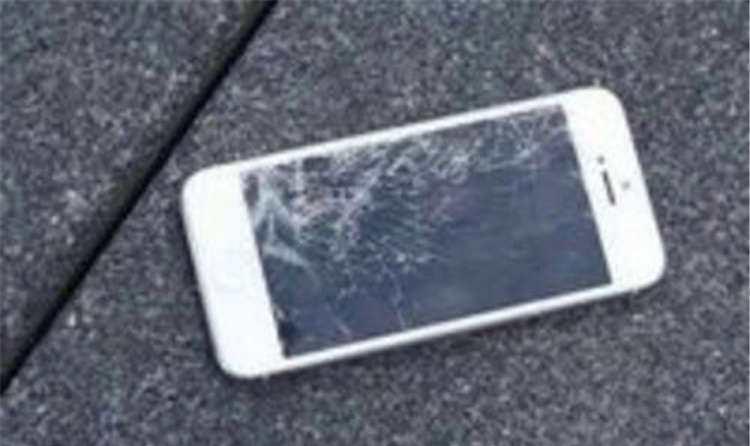 小天|11岁男童沉迷游戏，父母将手机扔到窗外，孩子的举动让父母崩溃