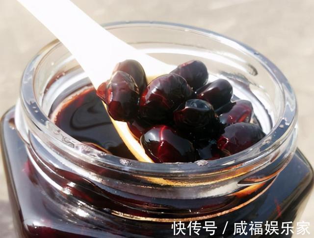 家常|天冷我家常吃黑豆，用醋泡一泡，每天吃5颗，补充蛋白质和维生素