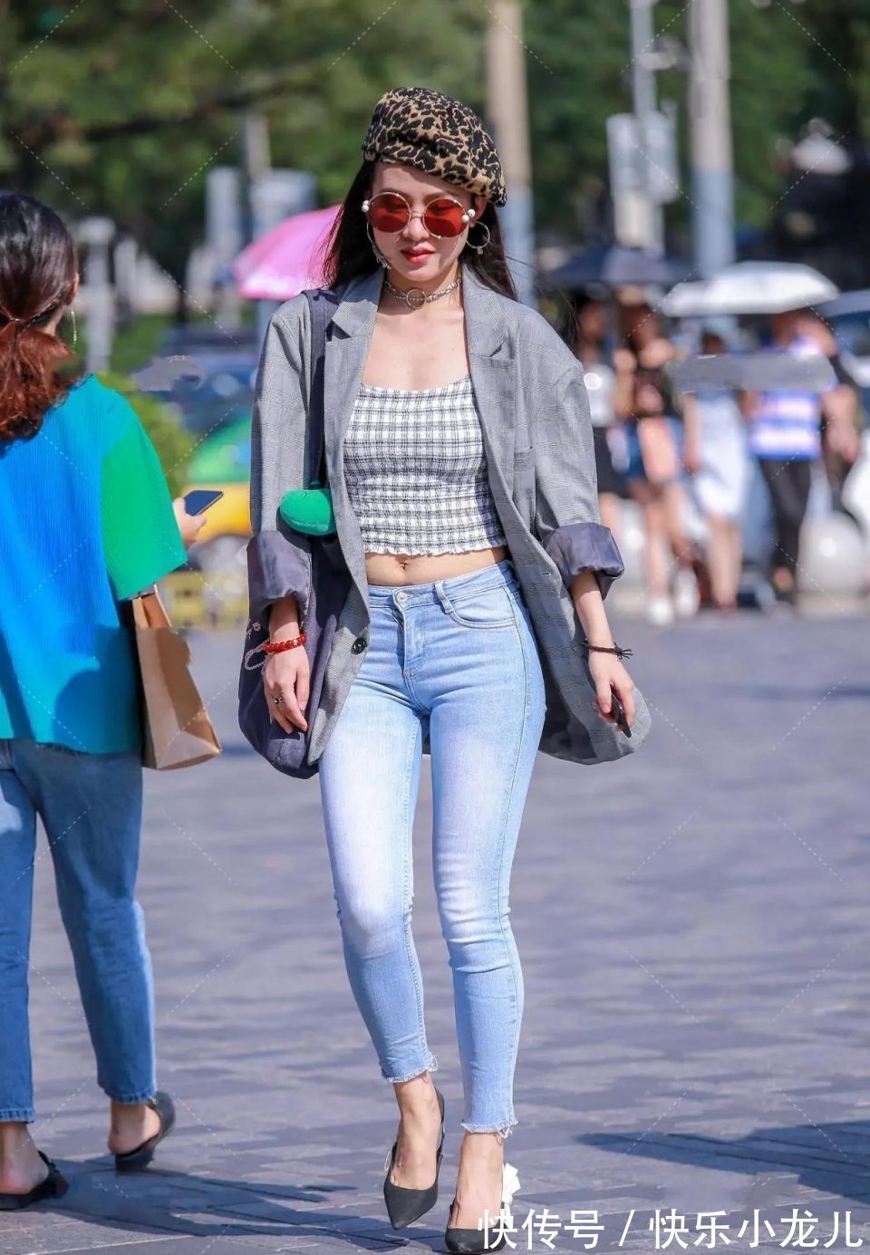 因循|牛仔裤虽然没有以前那么流行了,但是会搭配的小姐姐穿上还是很好看的