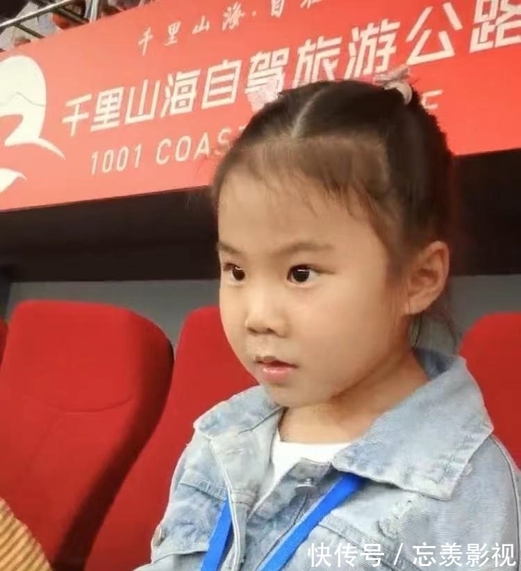 孙颖莎|暖心!孙颖莎淋雨合影球迷,三次下蹲显高情商,王楠女儿喜欢莎莎