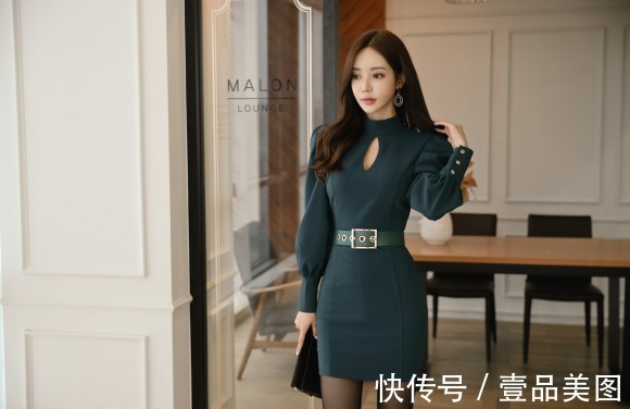 孙允珠|女神孙允珠高清时尚搭配:青黛墨痕藤蔓巴洛克名媛礼裙