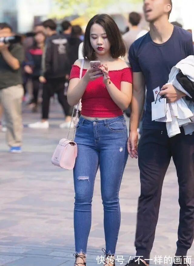 挺括度 贴身包臀的打底裤,不仅彰显个性而且美丽大方,简单好学