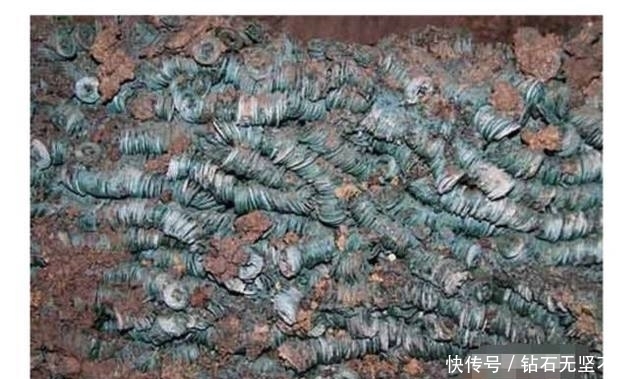 粪土|这个地方 村民视钱为粪土 让小孩把钱当玩具来玩,羡慕啊